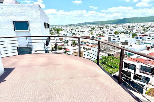Foto de inmueble en PEÑA DE BERNAL, Col. Residencial el Refugio C.P. 76146, Querétaro