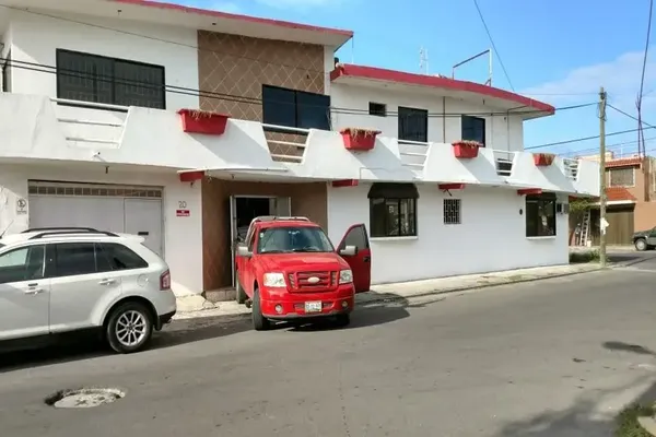 Foto de inmueble en pensador mexicano #100, Col. Miguel Ángel de Quevedo C.P. 91860, Veracruz