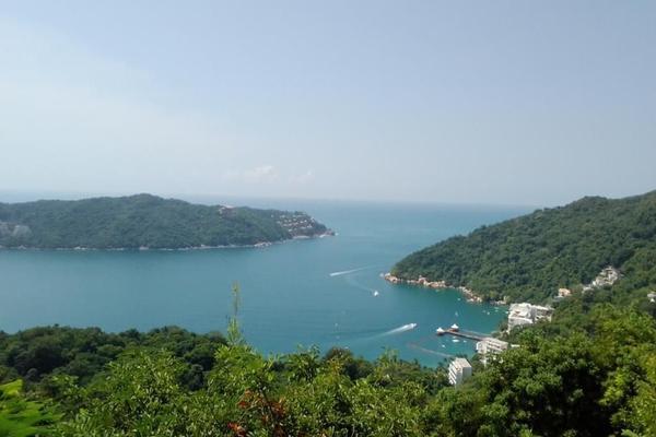 Foto de inmueble en  , Col. Pichilingue C.P. 39880, Acapulco de Juárez