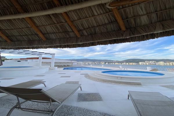 Foto de inmueble en  , Col. Playa Guitarrón C.P. 39880, Acapulco de Juárez