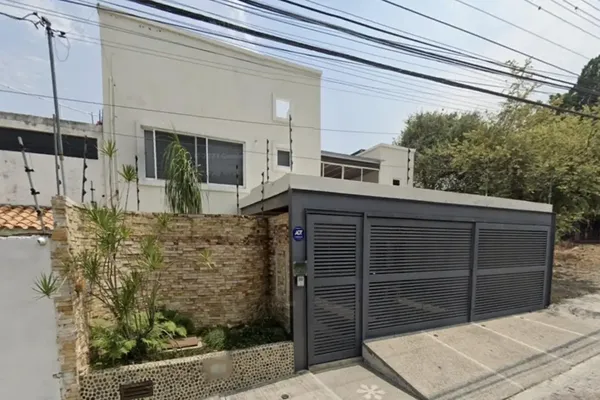 Foto de inmueble en P.º Burgos Sur #238, Col. Lomas de Cuernavaca C.P. 62584, Temixco