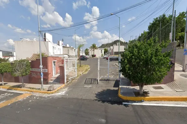 Foto de inmueble en Portal de Samaniego #501, Col. Jardines de Santiago C.P. 76148, Querétaro