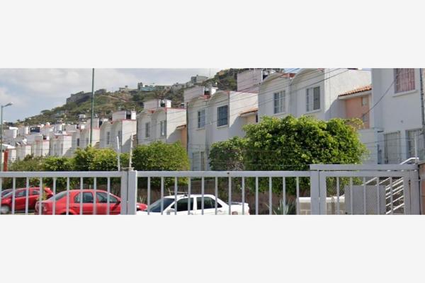 Foto de inmueble en Portal Samaniego #199, Col. Jardines de Santiago C.P. 76148, Querétaro