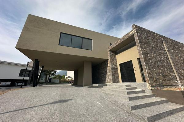 Foto de inmueble en portales del huajuco, Col. Residencial y Club de Golf la Herradura Etapa B C.P. 64890, Monterrey