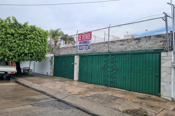 Foto de inmueble en Prado de las rosas, Col. Prados Tepeyac C.P. 45050, Zapopan