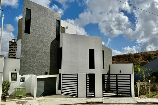Foto de inmueble en Principal #1, Col. Colinas de Agua Caliente C.P. 22030, Tijuana