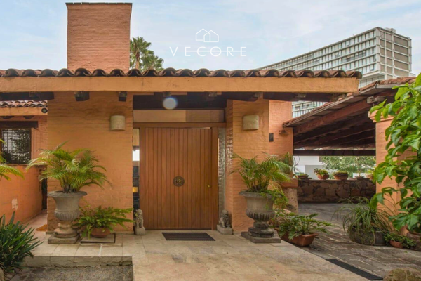 Foto de inmueble en Privada Aztecas, Col. Monraz C.P. 44670, Guadalajara