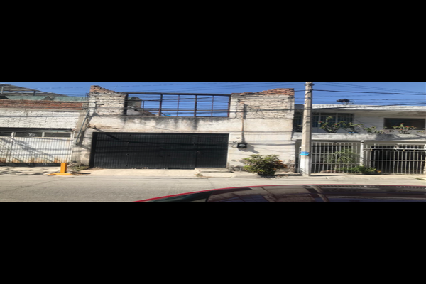 Foto de inmueble en Privada Cuauhtémoc, Col. Tetlán C.P. 44820, Guadalajara