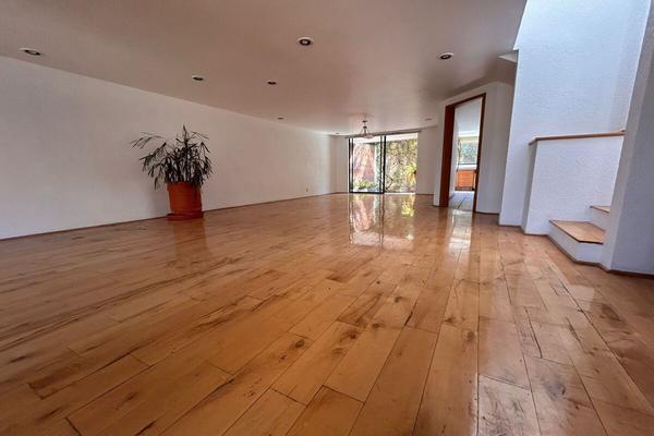Foto de inmueble en Privada de Castilla, Col. Valle de las Palmas C.P. 52787, Huixquilucan