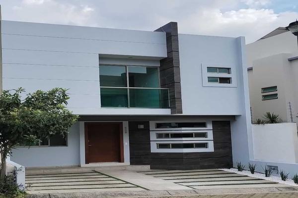 Foto de inmueble en Prolongación Rio Blanco, Col. Valle de San Isidro C.P. 45133, Zapopan