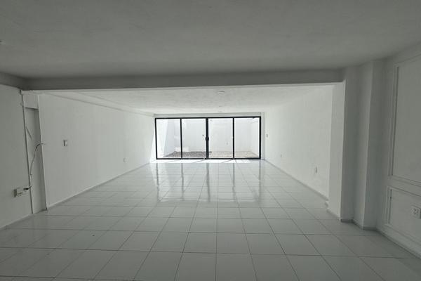 Foto de inmueble en Prolongacion Zaragoza, Col. Jardines de La Hacienda C.P. 76180, Querétaro
