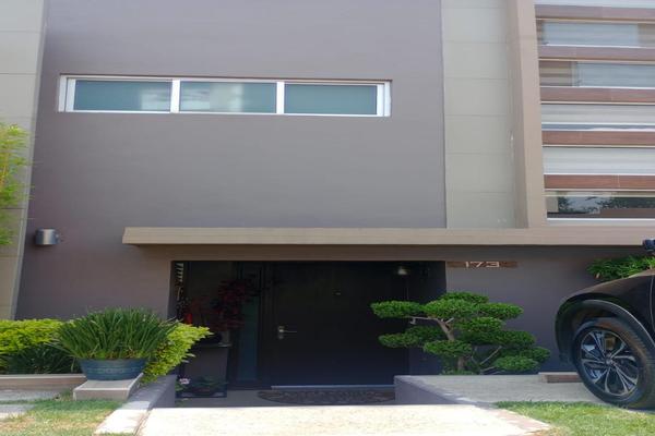 Foto de inmueble en Puerta del sol, Privada de la cañada, Col. Bosque Real C.P. 52774, Huixquilucan