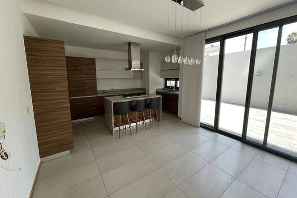 Foto de inmueble en Puerta Real, Valle Real #900, Col. Puerta Real C.P. 45136, Zapopan