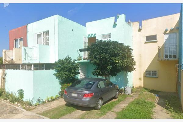 Foto de inmueble en PUERTO #00, Col. Puerto Esmeralda C.P. 96536, Coatzacoalcos