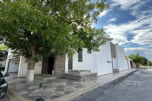 Foto de inmueble en  , Col. Real del Nogalar C.P. 27018, Torreón