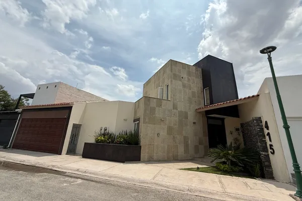 Foto de inmueble en  , Col. Real del Nogalar C.P. 27018, Torreón