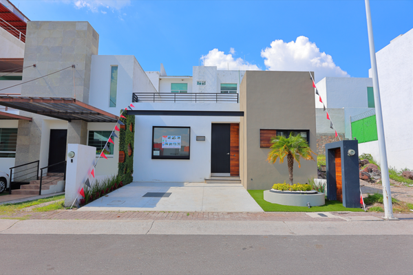 Foto de inmueble en refugio mall, Col. Residencial el Refugio C.P. 76146, Querétaro