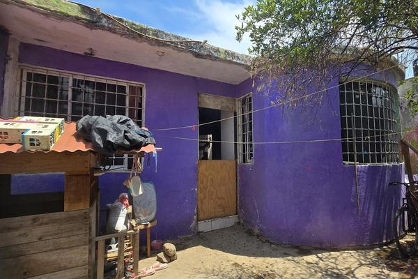 Foto de inmueble en  , Col. Renacimiento C.P. 39715, Acapulco de Juárez