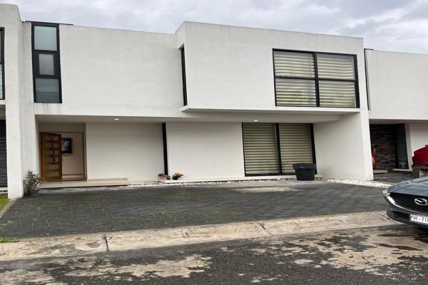 Foto de inmueble en Residencial Fuentes de San José, Privada Fuente de Barcaza no 100, San Mateo Otzacatipan, Toluca Edo, Col. La Magdalena Otzacatipan C.P. 50210, Toluca