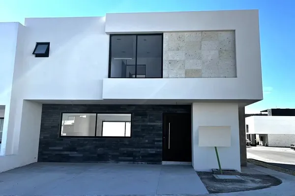 Foto de inmueble en SAN ISIDRO JURIQUILLA #1, Col. Centro Sur C.P. 76090, Querétaro