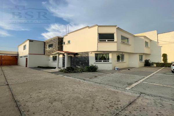 Foto de inmueble en  , Col. San Miguel Totocuitlapilco C.P. 52143, Metepec