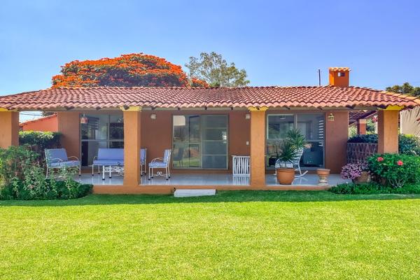 Foto de inmueble en  , Col. San Nicolás de Ibarra C.P. 45940, Chapala