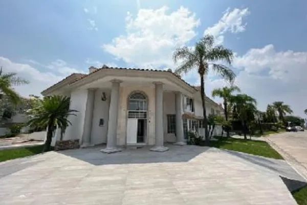 Foto de inmueble en Sendero de los pinos #65, Col. Puerta de Hierro C.P. 45116, Zapopan