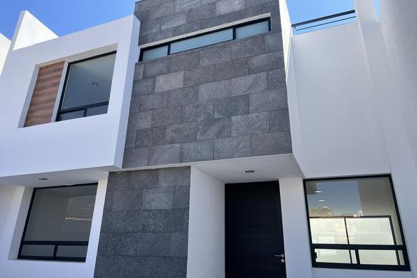 Foto de inmueble en Sendero del Retiro, Col. Milenio III Fase B Sección 11 C.P. 76060, Querétaro
