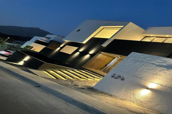 Foto de inmueble en  , Col. Sierra Alta 9o Sector C.P. 64989, Monterrey