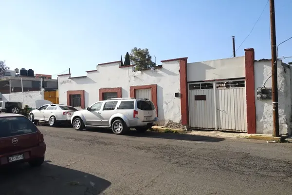 Foto de inmueble en Silvano López esquina Felipe Villanueva, Col. Morelos 1a Sección C.P. 50120, Toluca