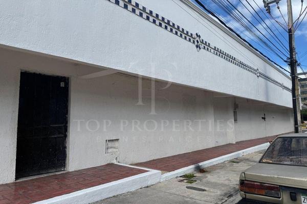 Foto de inmueble en Local EN Renta, AV Tulum, Cancun, Quintana Roo., Col. Supermanzana 20 Centro C.P. 77500, Benito Juárez