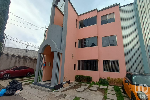 Foto de inmueble en Tecnicos Y Manuales #308, Col. San Nicolás Tolentino C.P. 09850, Iztapalapa