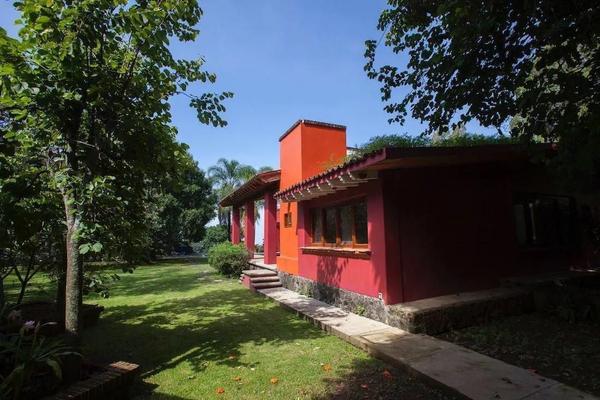 Foto de inmueble en Tepoztlán, Col. Tepoztlán Centro C.P. 62520, Tepoztlán