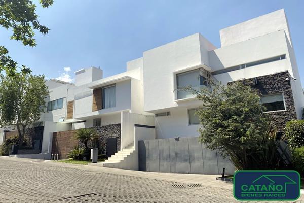 Foto de inmueble en Titanio, Col. Lomas del Pedregal Framboyanes C.P. 14150, Tlalpan
