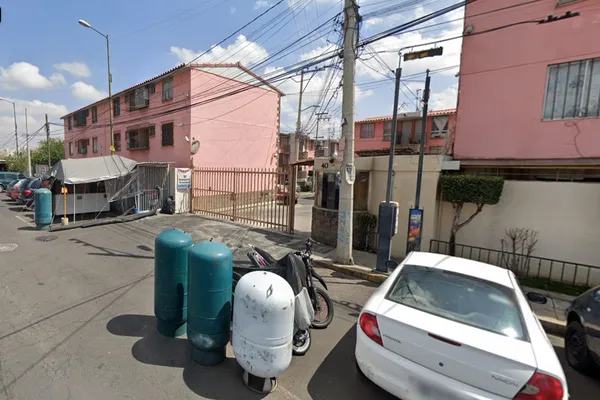 Foto de inmueble en TRANSPORTISTAS #40, Col. Álvaro Obregón C.P. 09230, Iztapalapa