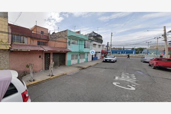 Foto de inmueble en TRECE #226, Col. Esperanza C.P. 57800, Nezahualcóyotl