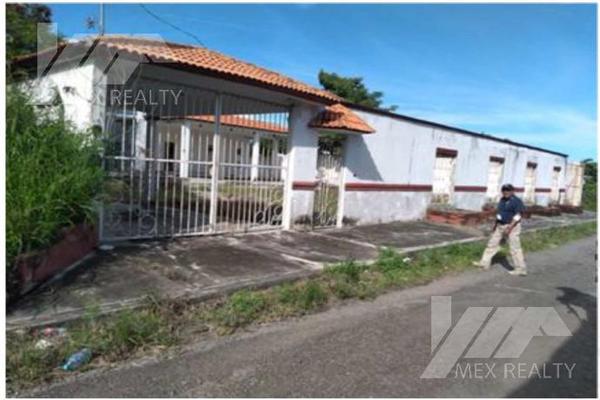 Foto de inmueble en  , Col. Úrsulo Galvan C.P. 96575, Coatzacoalcos