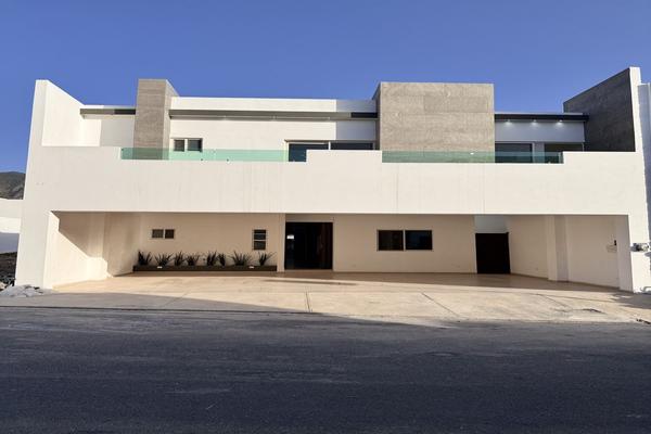Foto de inmueble en Valle de cristal, Col. Valles de Cristal C.P. 64990, Monterrey