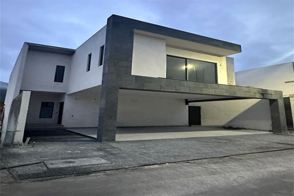 Foto de inmueble en Valle de esmeraldas, Col. Los Cristales C.P. 64985, Monterrey