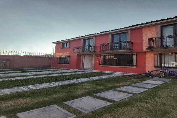 Foto de inmueble en VALLE DE LA HACIENDA, CONDOMINIO VI, CASA 27, RICARDO FLORES MAGON #211, Col. San Mateo Otzacatipan C.P. 50220, Toluca