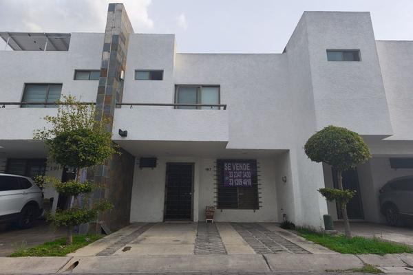 Foto de inmueble en Valle de las Azaleas, Col. Valle del Sur C.P. 45601, San Pedro Tlaquepaque