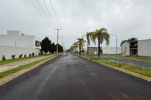 Foto de inmueble en Valle de las flores, Col. Las Víboras (Fraccionamiento Valle de las Flores) C.P. 45640, Tlajomulco de Zúñiga