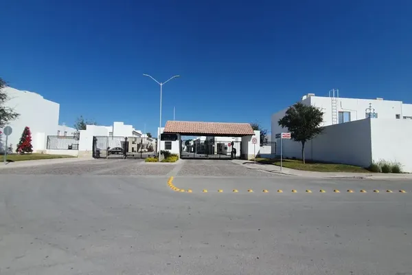 Foto de inmueble en  , Col. Valle de los Almendros C.P. 27058, Torreón