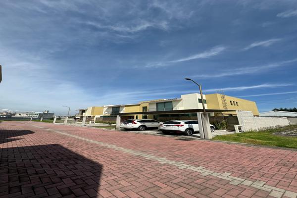 Foto de inmueble en VENDO CASA NUEVA X TECNOLOGICO  $100´850,000.00, Col. Las Viandas C.P. 52178, Metepec