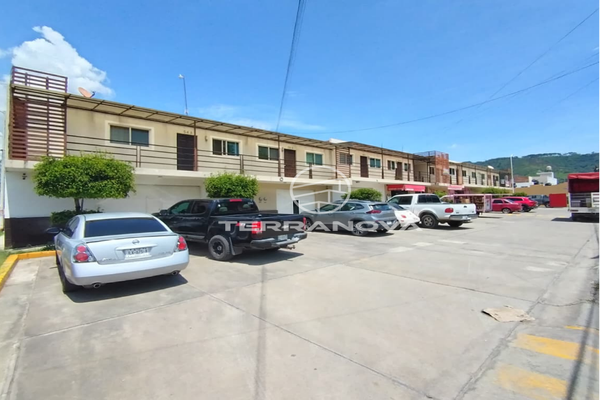 Foto de inmueble en Venustiano Carranza, Col. Ciudad Guzmán Centro C.P. 49000, Zapotlán el Grande