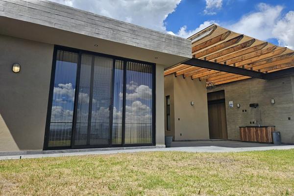 Foto de inmueble en Vista Real, Col. Vista Real y Country Club C.P. 76905, Corregidora