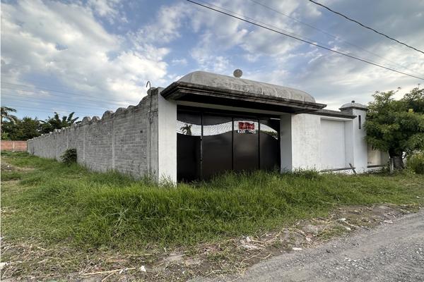 Foto de inmueble en Cerca de aeropuerto de Xochitepec, Col. Xochitepec Centro C.P. 62790, Xochitepec