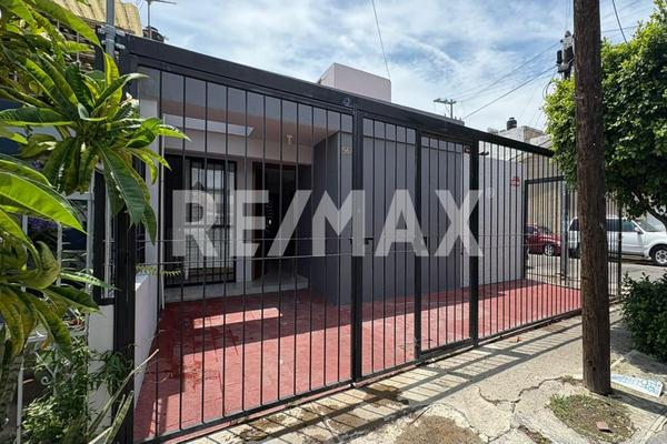 Foto de inmueble en Zalatitan, Col. Jardines de La Paz C.P. 45519, San Pedro Tlaquepaque